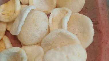 ベトナムのエビせんべい バインフォントム 伝統菓子
