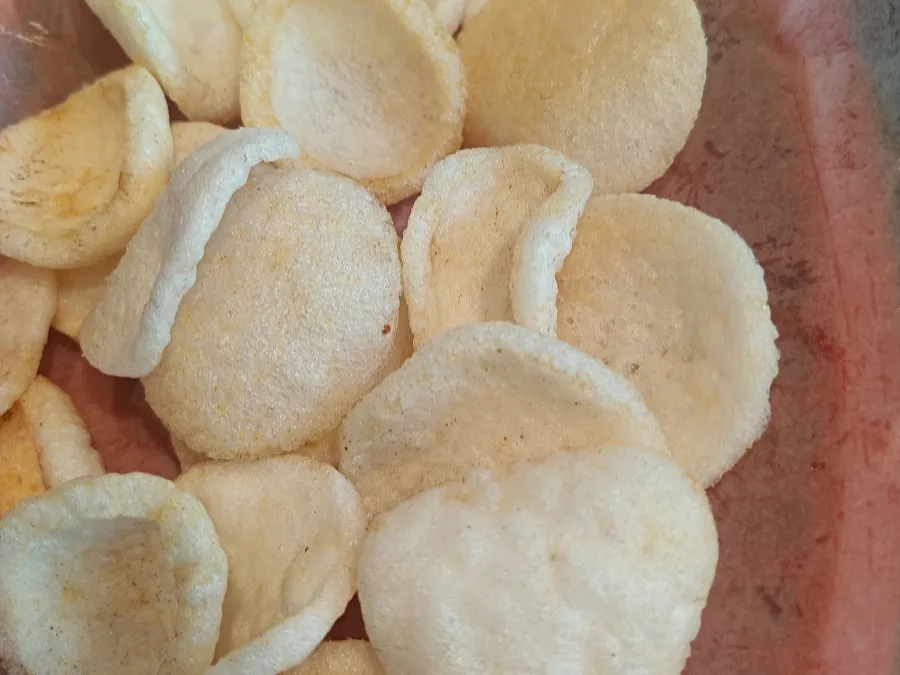 ベトナムのエビせんべい バインフォントム 伝統菓子