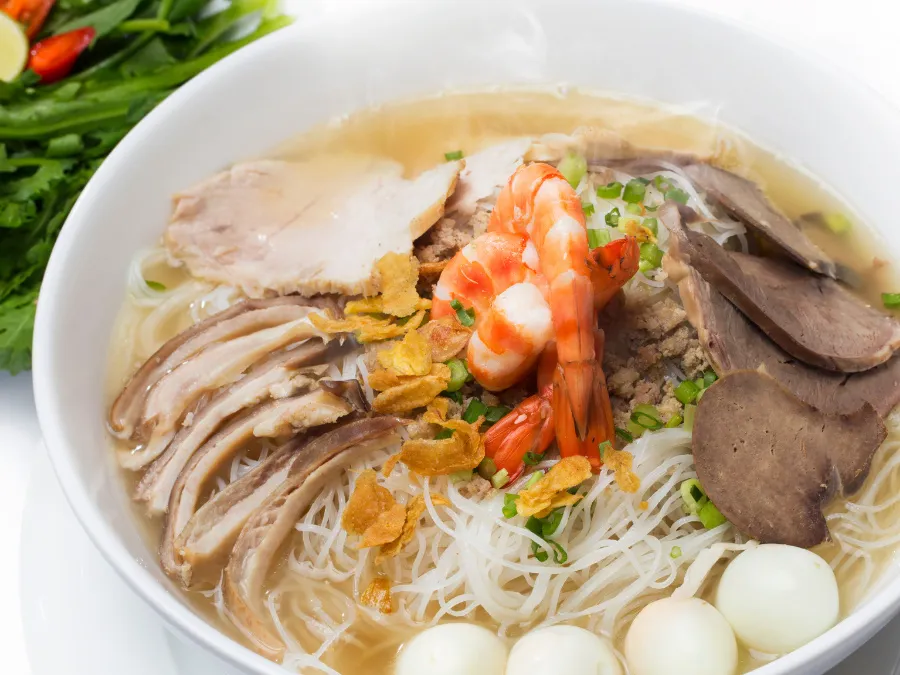 クイティウ ベトナム南部の麺料理 澄んだスープ