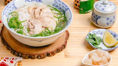 ベトナムの鶏肉フォー 澄んだスープ 風邪の処方箋