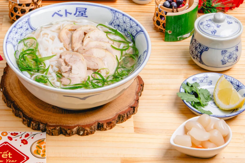 ベトナムの鶏肉フォー 澄んだスープ 風邪の処方箋