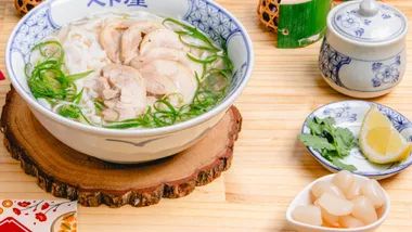 ベトナムの鶏肉フォー 澄んだスープ 風邪の処方箋