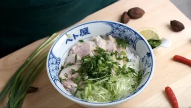 素材へのこだわりが詰まった、ベト屋のフォー一杯