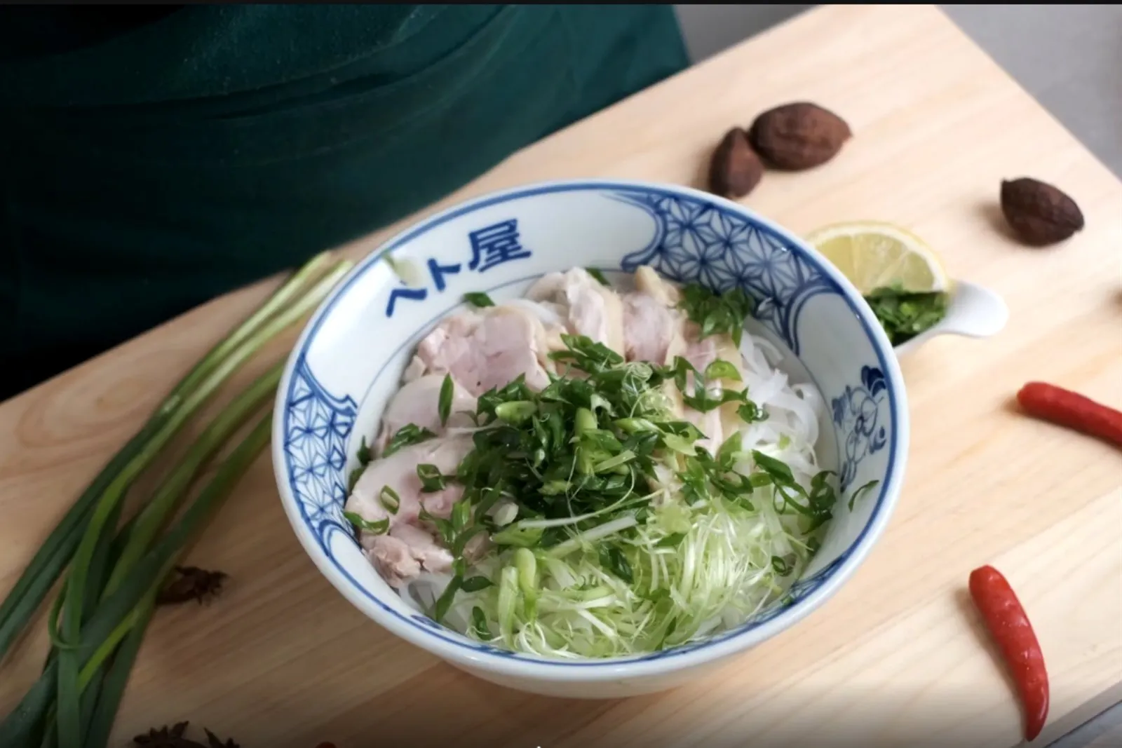 素材へのこだわりが詰まった、ベト屋のフォー一杯