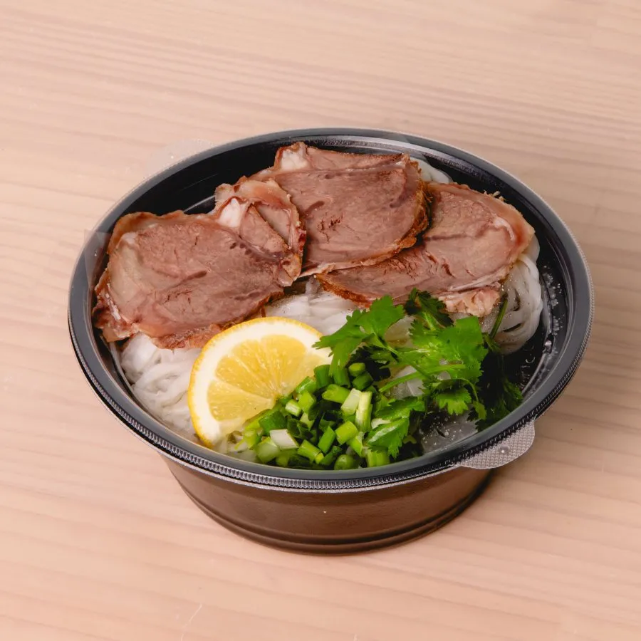 麺とスープを別容器に分けたデリバリー用のフォー