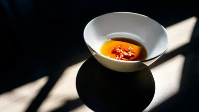 ベトナムの食卓に欠かせない調味料「ヌクマム」とは？
