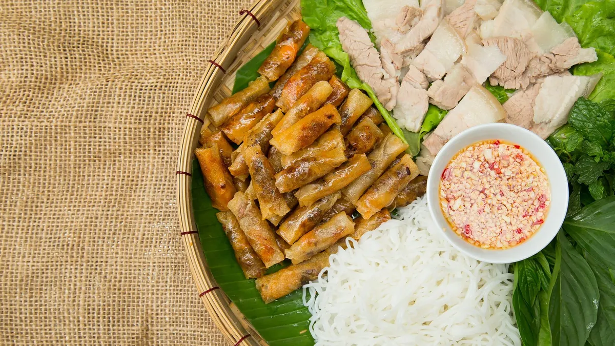 ベトナム生まれの常食米麺「ブン」