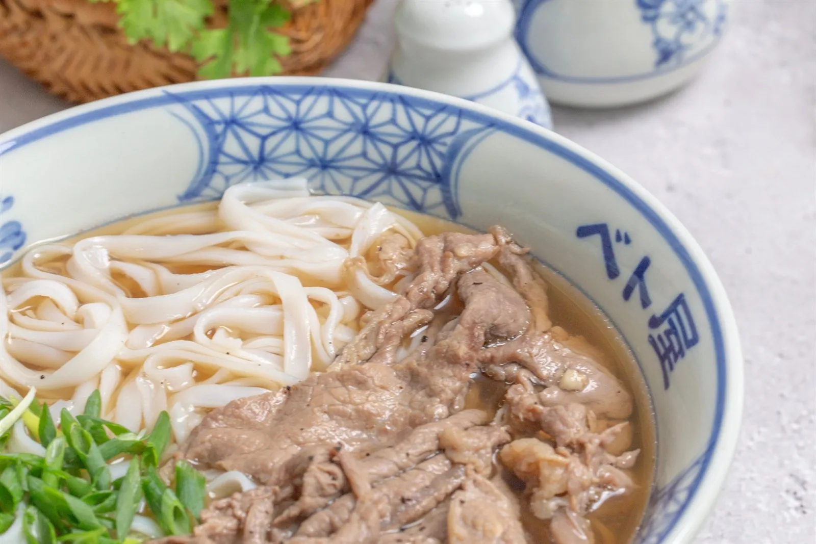 夏バテ対策になる温かいフォーの一杯